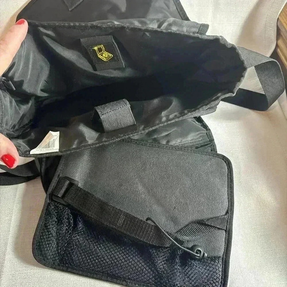 Targus City Gear Mini Messenger Bag Case for iPad, Tablet, Notebooks DVD w/Strap - Picture 3 of 10